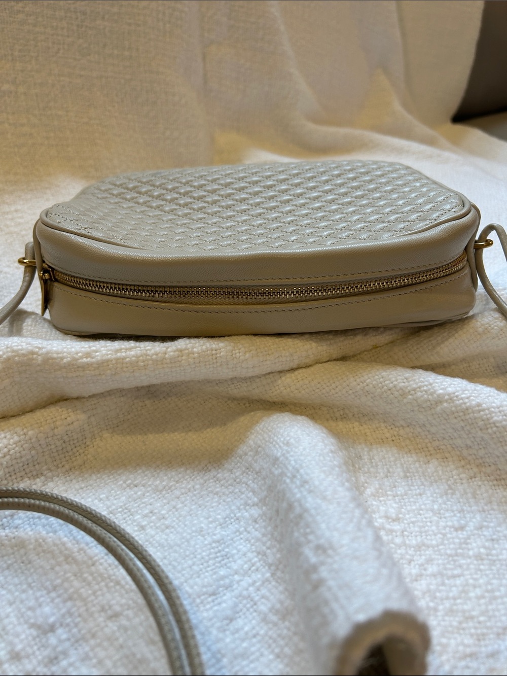 Saint Laurent Cream Quilted Leather Crossbody camera style bag - Picture 5 of 11
